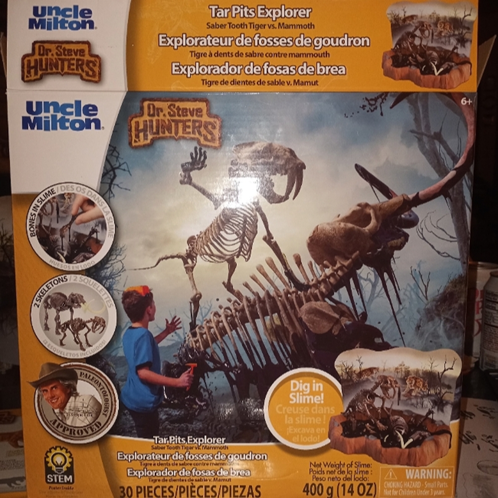 STEM Tar Pit Explorer Dr. Steve Hunters black slime Saber Tooth Tiger vs Mammoth